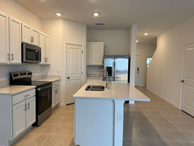 Building Photo - 7629 WATERSCAPE Dr