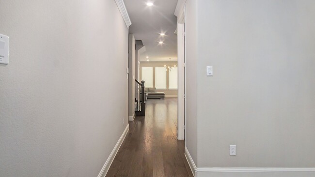 Building Photo - Beautifully Crafted 4-3.5-2.5 in Irving!