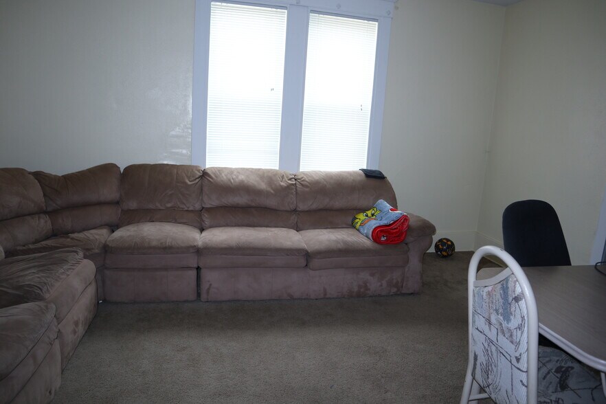 Building Photo - 831 6th St