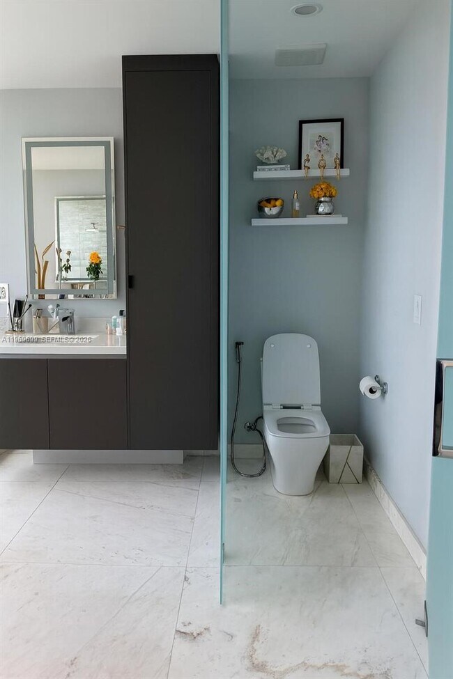 Building Photo - 851 NE 1st Ave