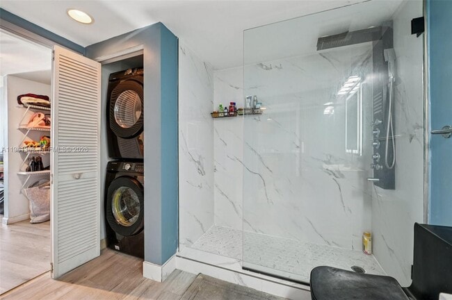 Building Photo - 1750 N Bayshore Dr