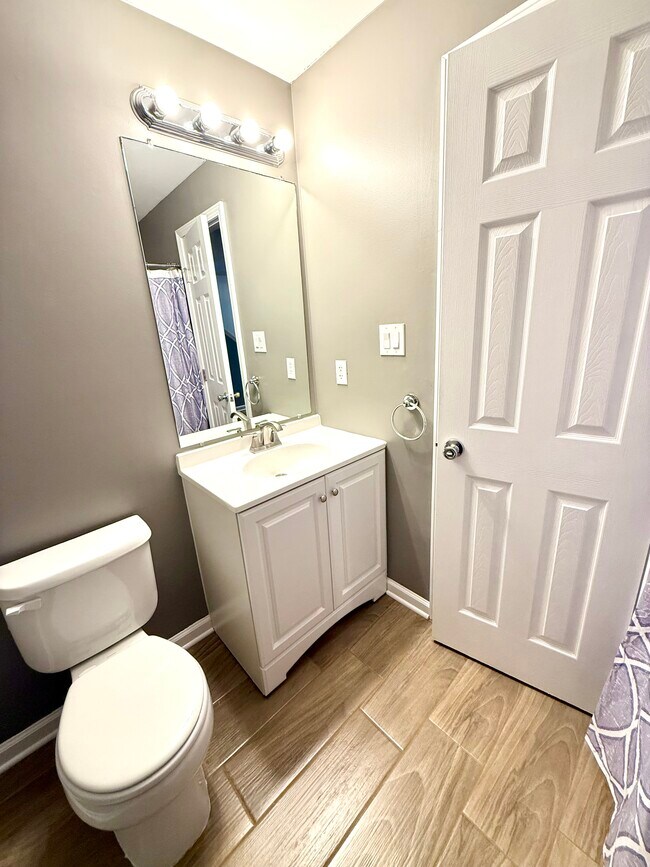 Building Photo - 1971 Darlington Loop