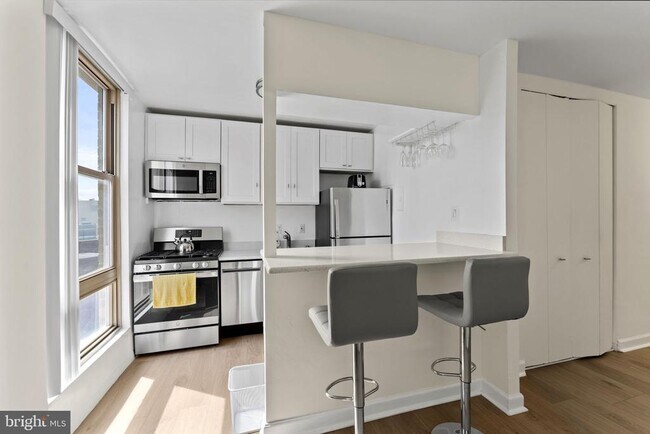 Building Photo - 1260 21st St NW