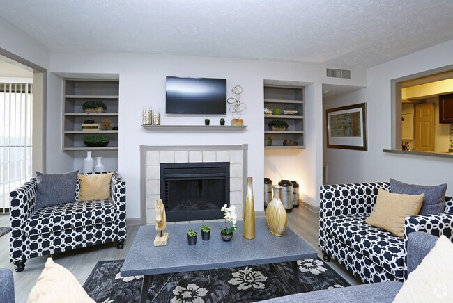 1BR, 1BA - 1005sf Fairfield II- Living Area - Rise Silver Lake