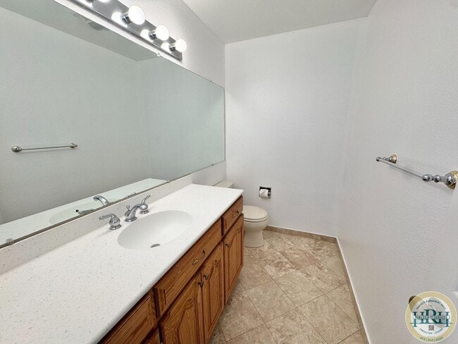 Building Photo - Charming 3-Bedroom, 2.5-Bathroom Condo in Novato