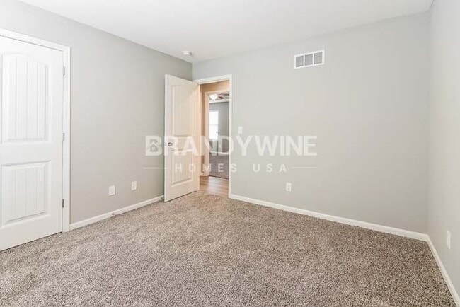 Building Photo - COMING SOON! APPLY NOW! 4BED 3BATH
