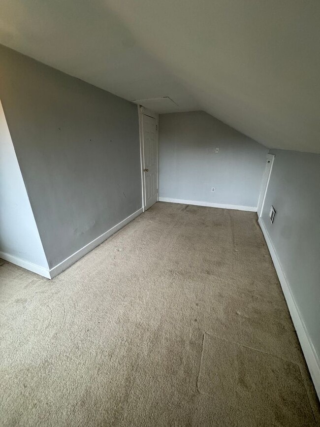 Building Photo - Spacious Private Oasis - 3 Bedroom 2 Bathroom House in Green Tree!