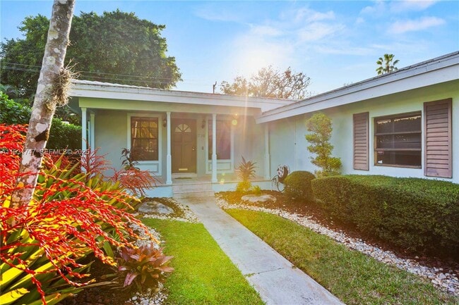 Building Photo - 736 Alhambra Cir