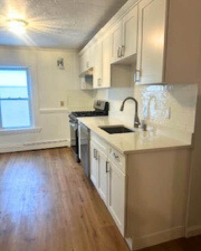 Building Photo - 66 Elm St