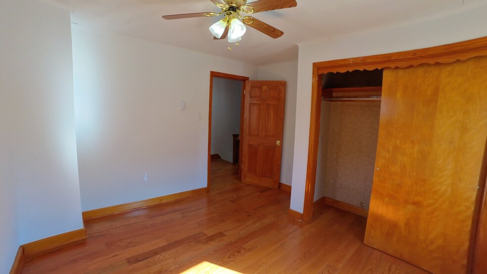 Bedroom 2 - 637 E Grant St