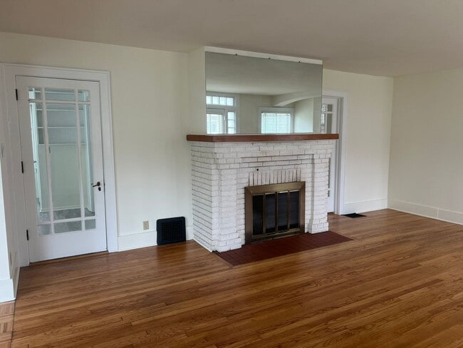 Building Photo - 240 W Locust St