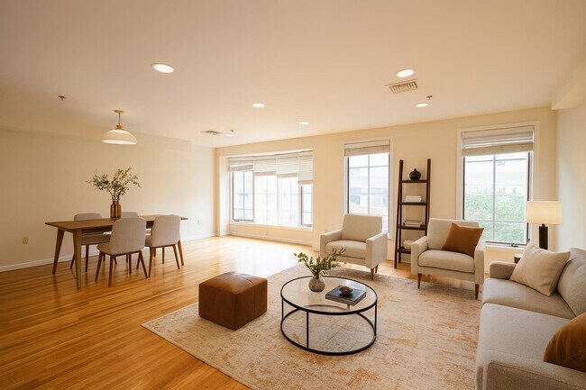 Primary Photo - 523 Madison St