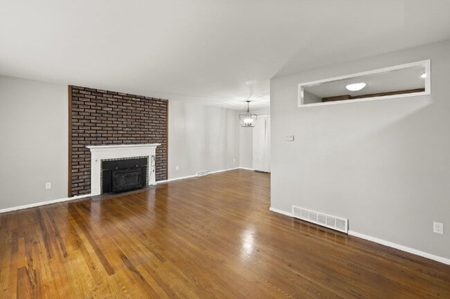 Building Photo - 2022 Northglen Dr