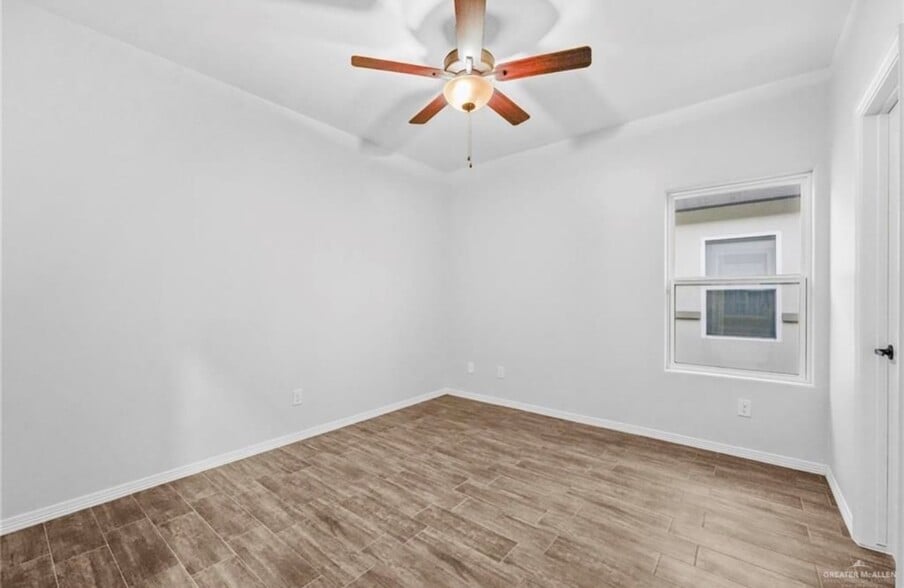 Building Photo - 908 W La Pointe Ave