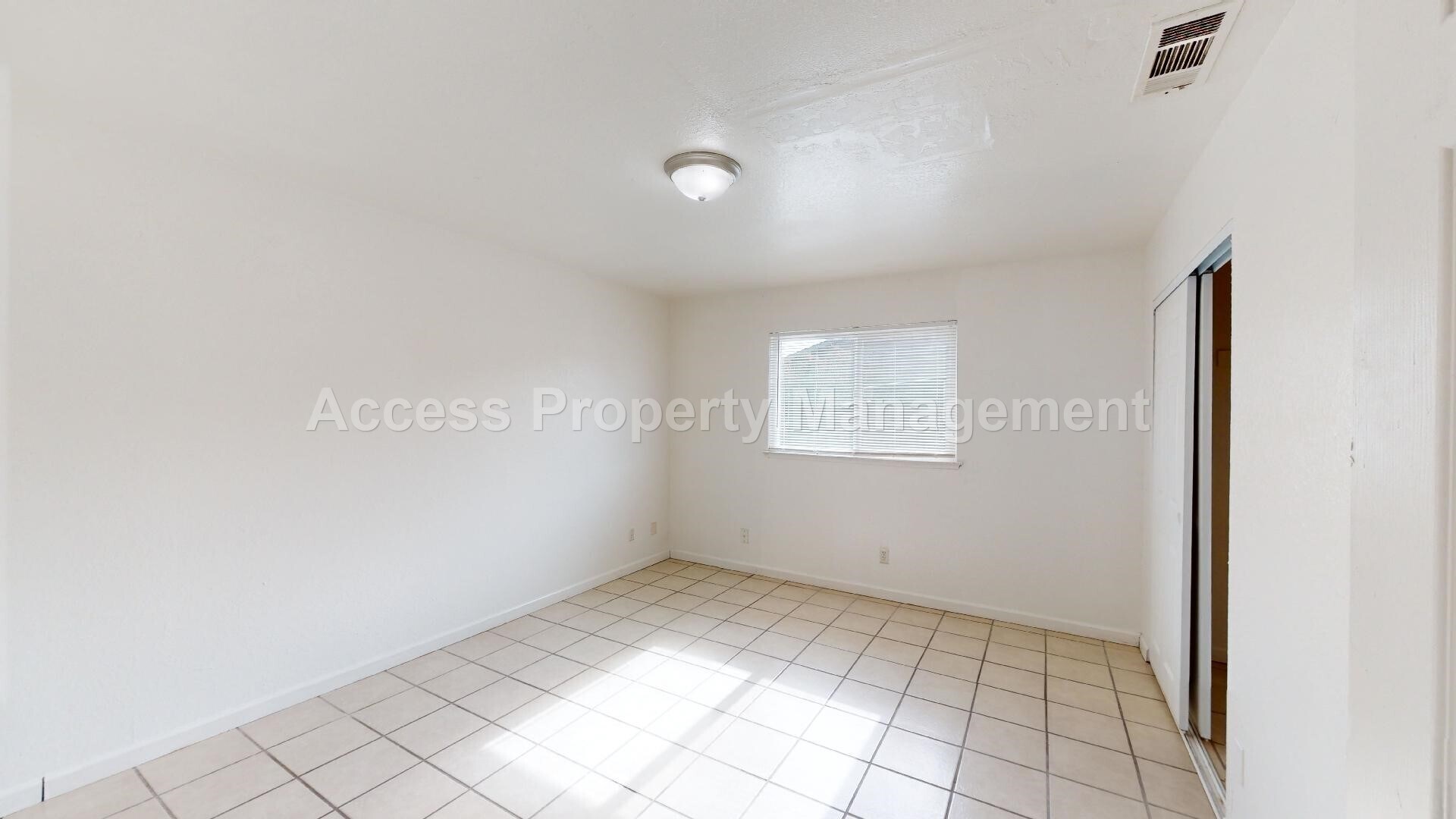 Building Photo - 1428 Pecos Ave