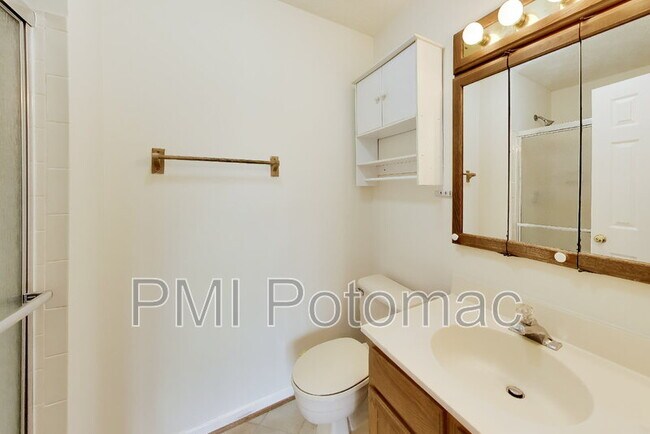 Building Photo - 605 Himes Ave