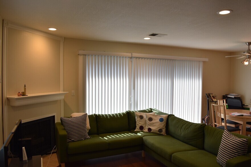 Building Photo - 497 Daisydell Court