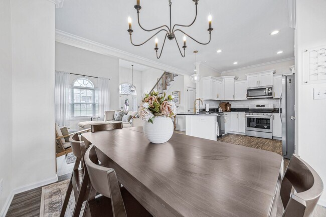 Building Photo - Pet Friendly Four Bedroom!