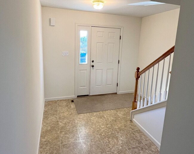 Building Photo - Spacious Townhome with 1-Car Garage & Pet-...