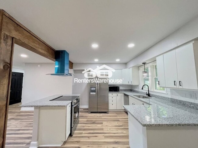 Building Photo - 5 Paddock Dr