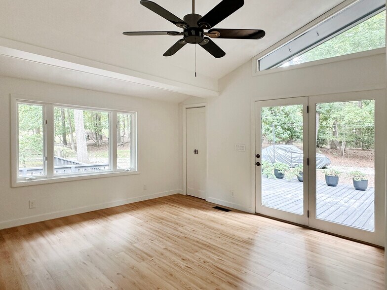 Room that is off from the kitchen. Opens to the outdoor patio - 4700 Joseph Michael Ct