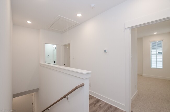 Building Photo - 2054 Johanna Crk Dr