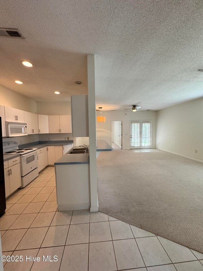 Building Photo - 1600 Sturdivant Dr