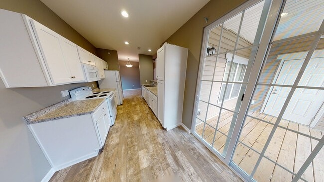 Building Photo - 3-Bedroom Ground-Level Unit with Rear View in Gated Community – Stair Access Required