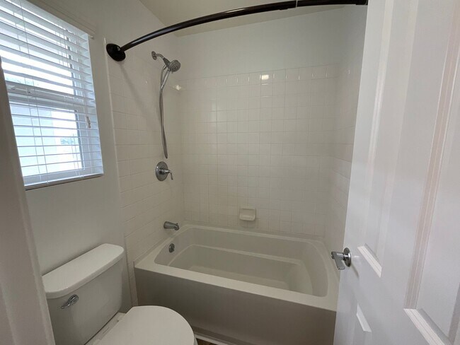 Building Photo - 4 Bedroom 3 Bath, 2 Car garage w/3rd parking stall, Solar panels (RRLLC)