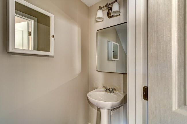 Building Photo - 417 River Park Road