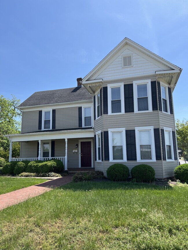 Primary Photo - 203 E Jackson Ave