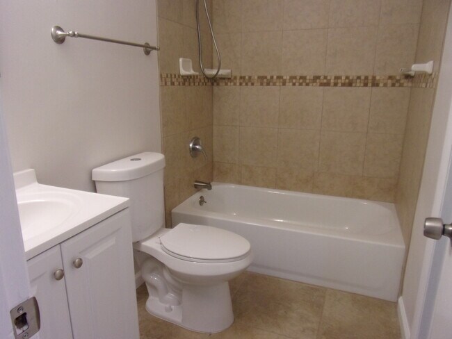 Building Photo - 124 Winslow Dr