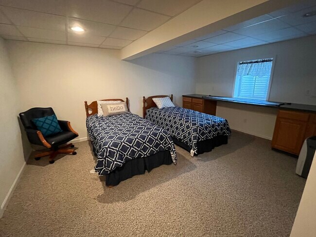 Building Photo - 722 Dolores Ln