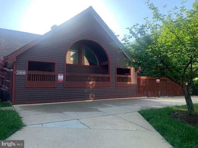 Building Photo - 2804 Lee Oaks Pl