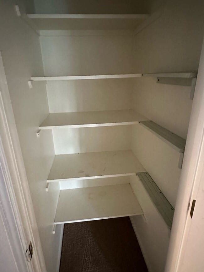 Building Photo - 1724 E Country Ct