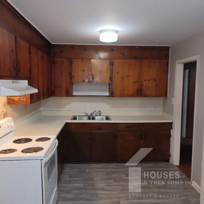 Building Photo - 714 Farley Ave