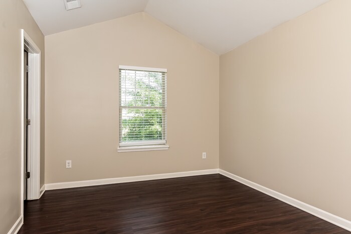 Building Photo - 166 Biscayne Terrace