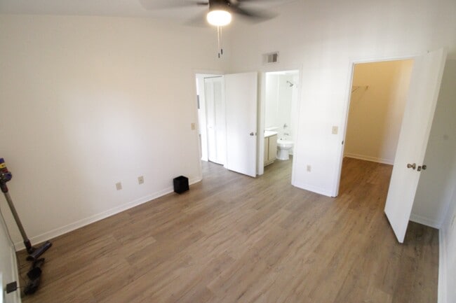 Building Photo - 2360 SW Archer Rd