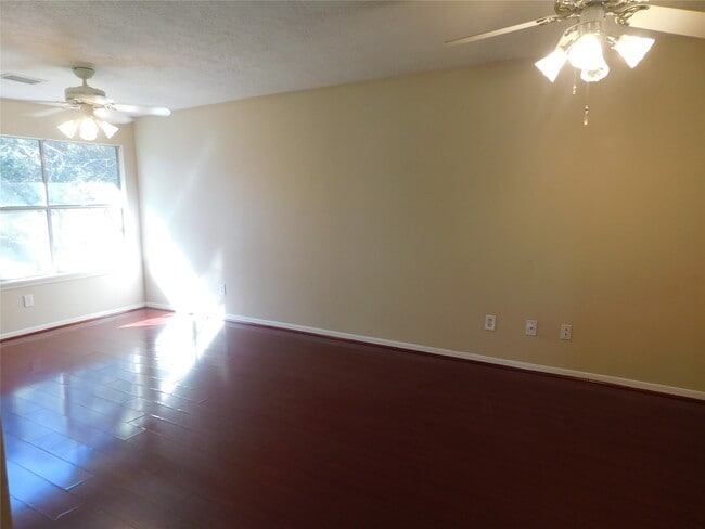 Building Photo - 122 High Meadows Dr