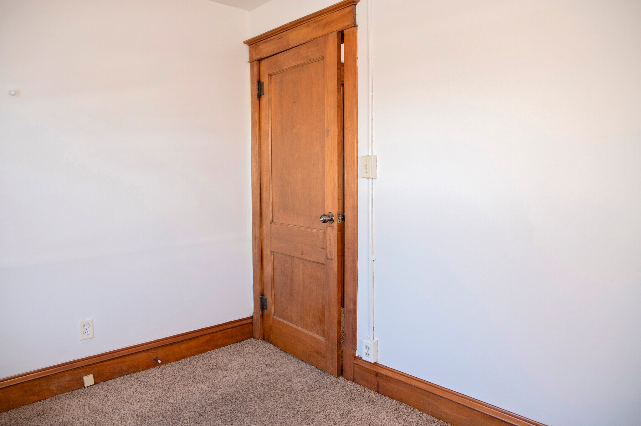 Building Photo - 609 5th Ave