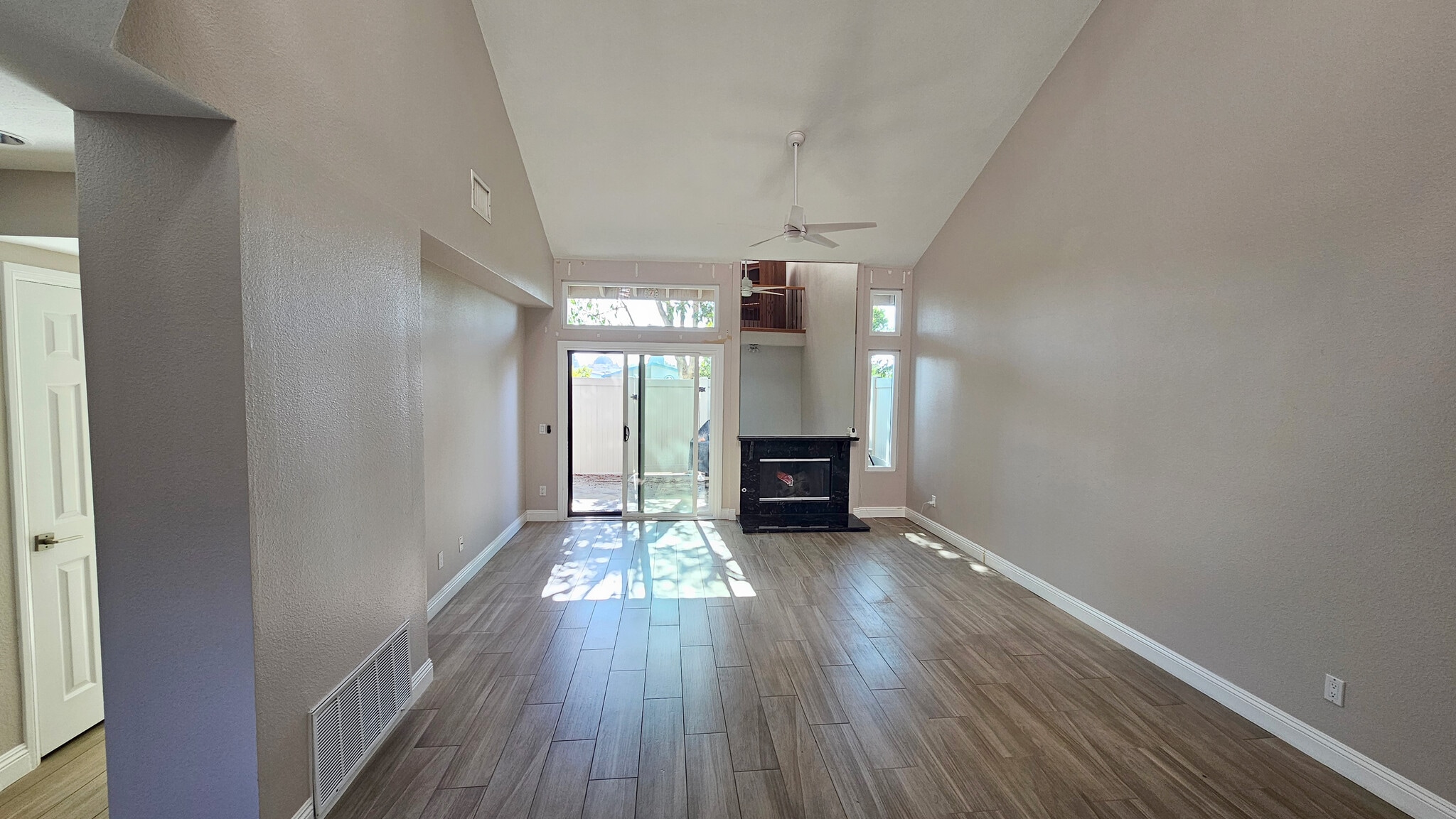 Living room - 18219 Hampton Ct