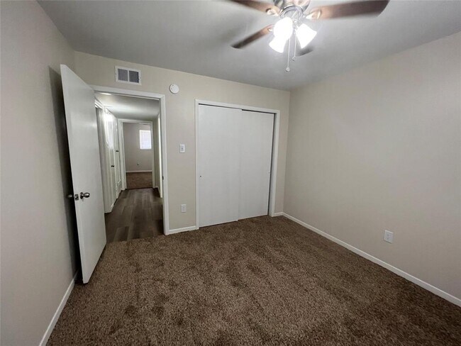 Building Photo - 500 Willow Dr