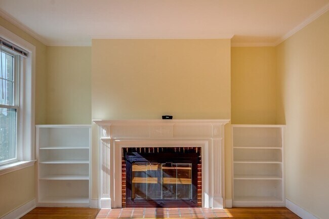 Building Photo - 321 Tappan St