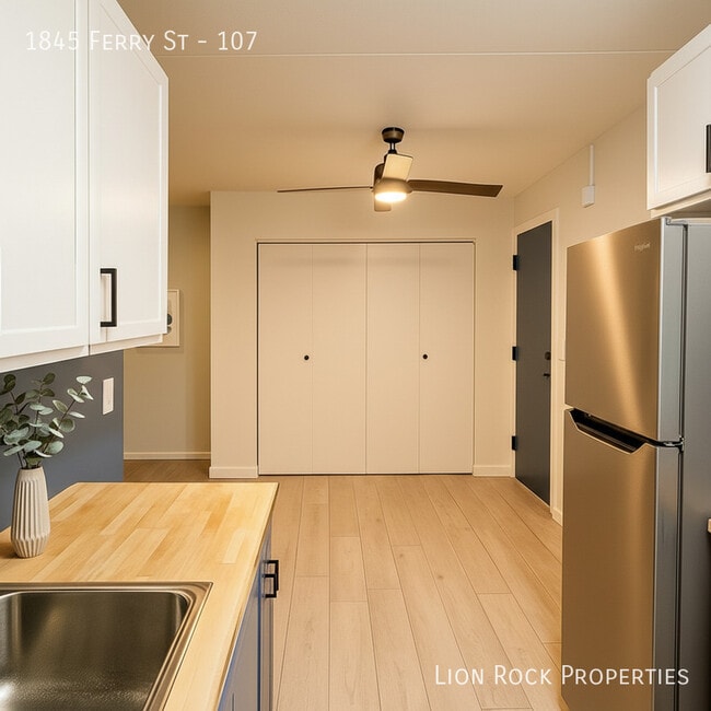 Building Photo - 1845 Ferry St