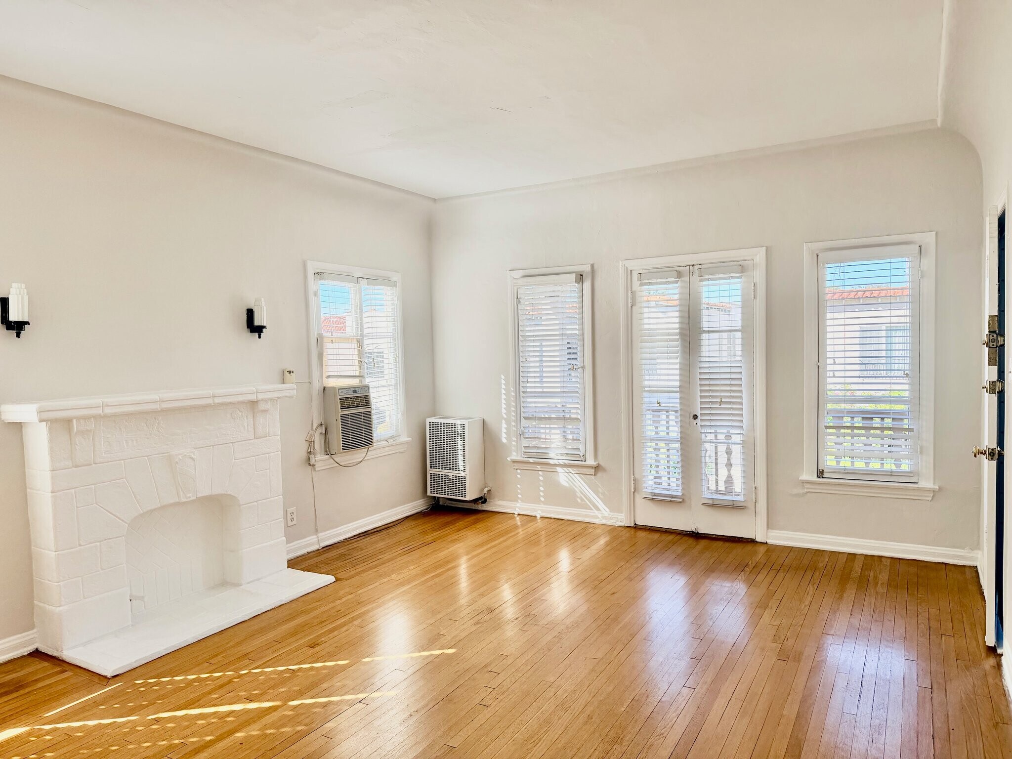 Building Photo - 350 N Spaulding Ave