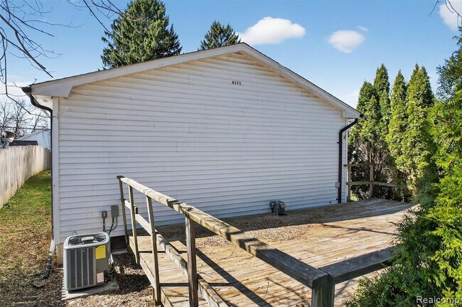 Building Photo - 4171 Mapleleaf Rd