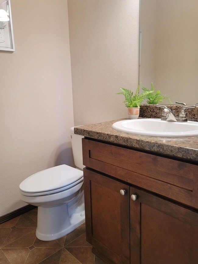 Building Photo - 2 Bedroom Townhome in Beautiful Poulsbo Place