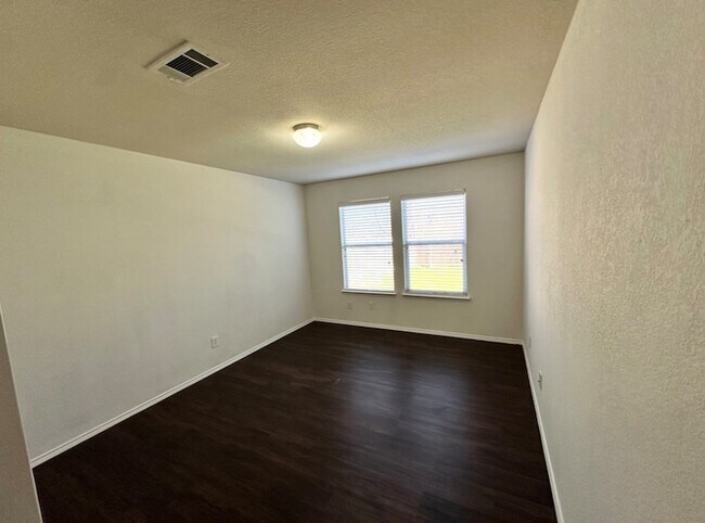 Building Photo - 224 Mulberry Dr