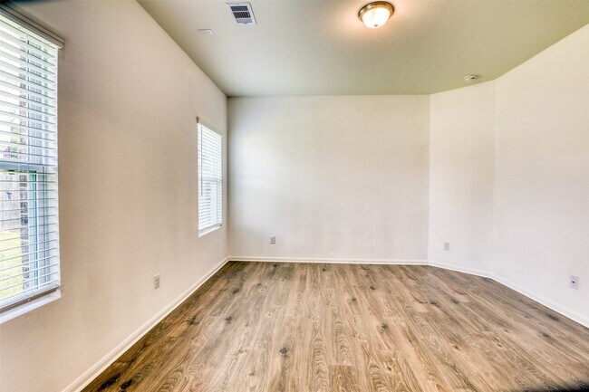 Building Photo - 407 Magnolia Ln