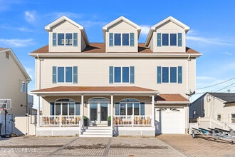 Building Photo - 3456 E Thistle Ave